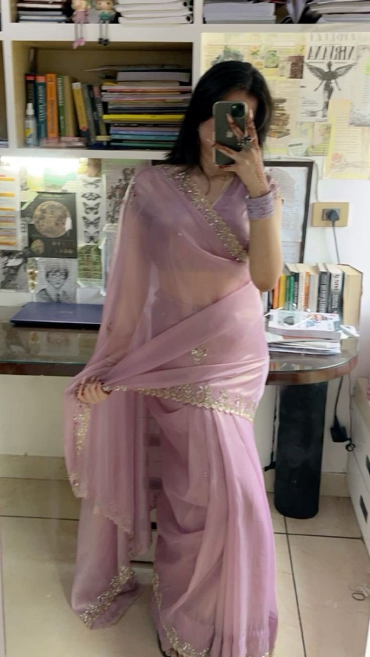 black-saree-girl-dp-hd