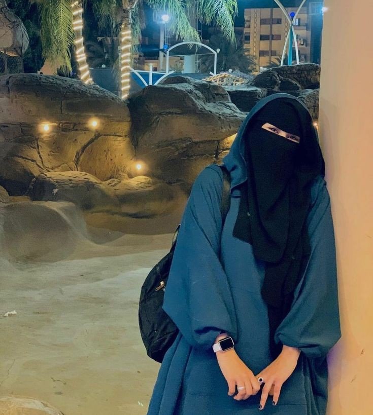 hijab-girl-dp-crown