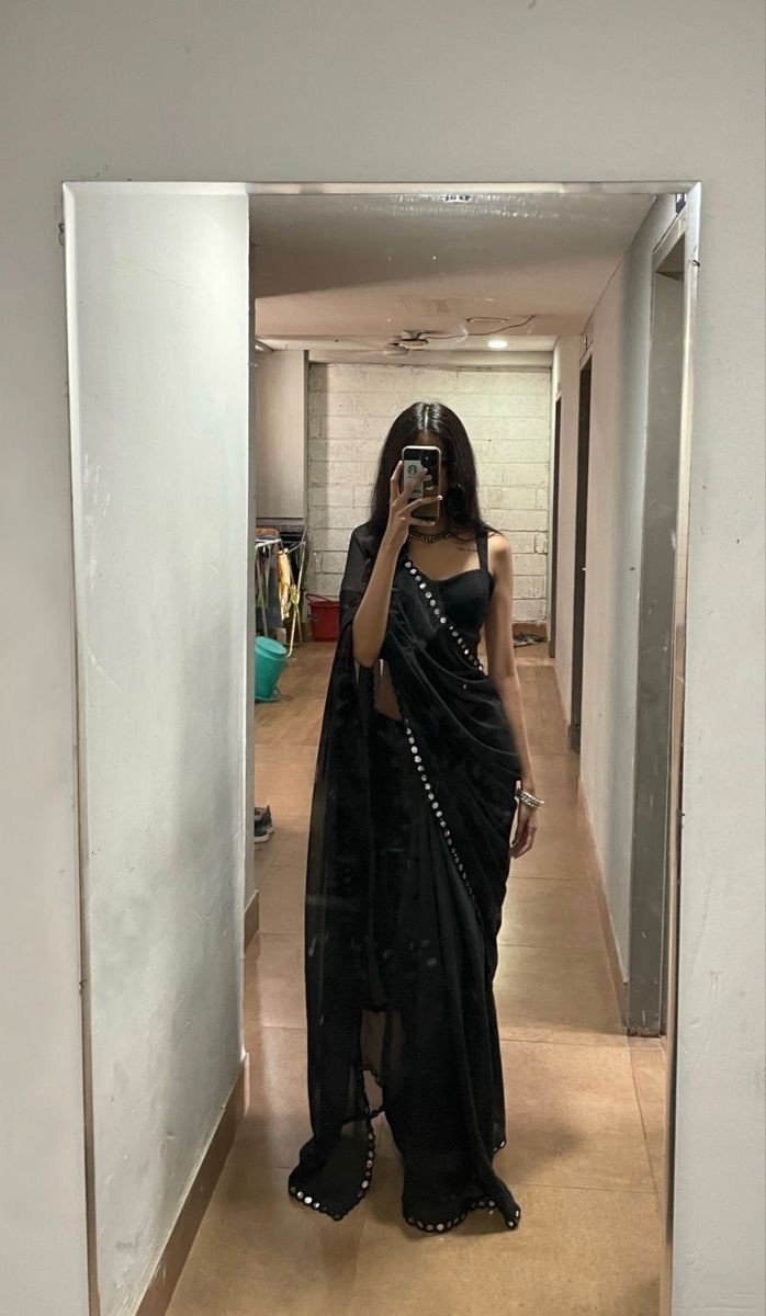 saree-dp-girl-stylish-simple-attitude