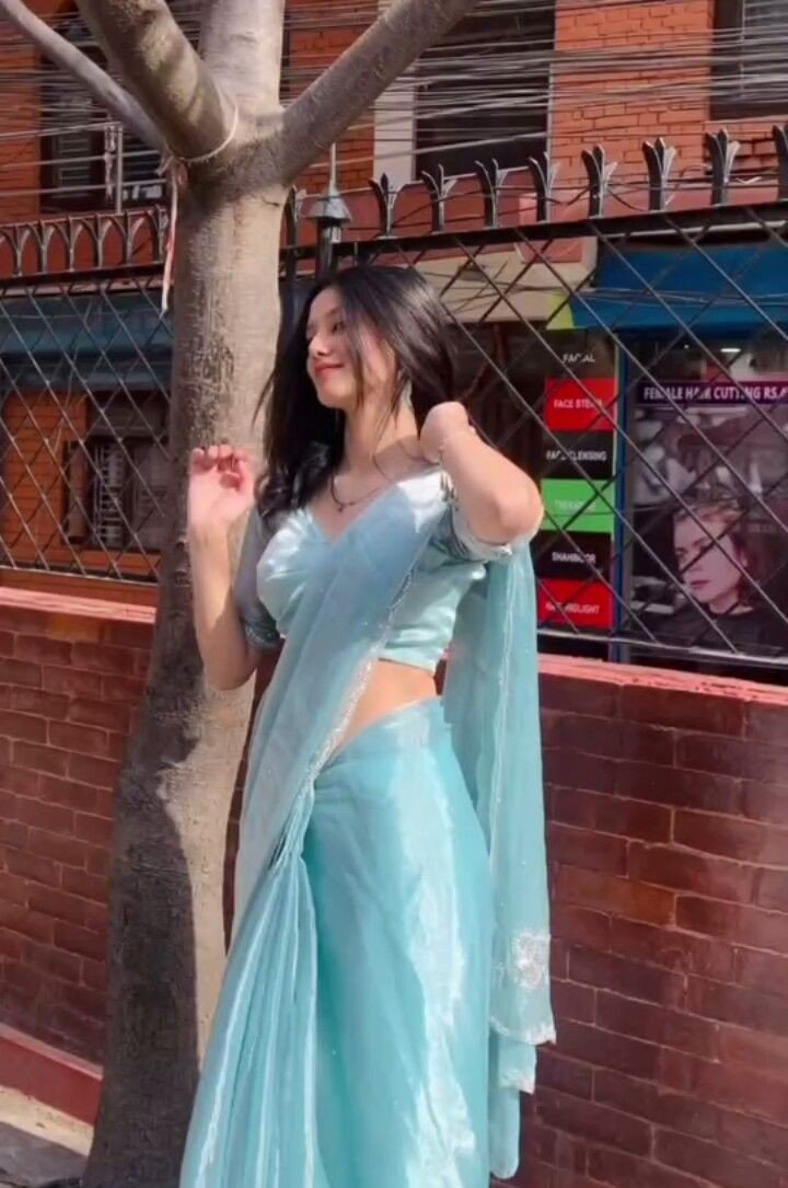 saree-girl-back-dp