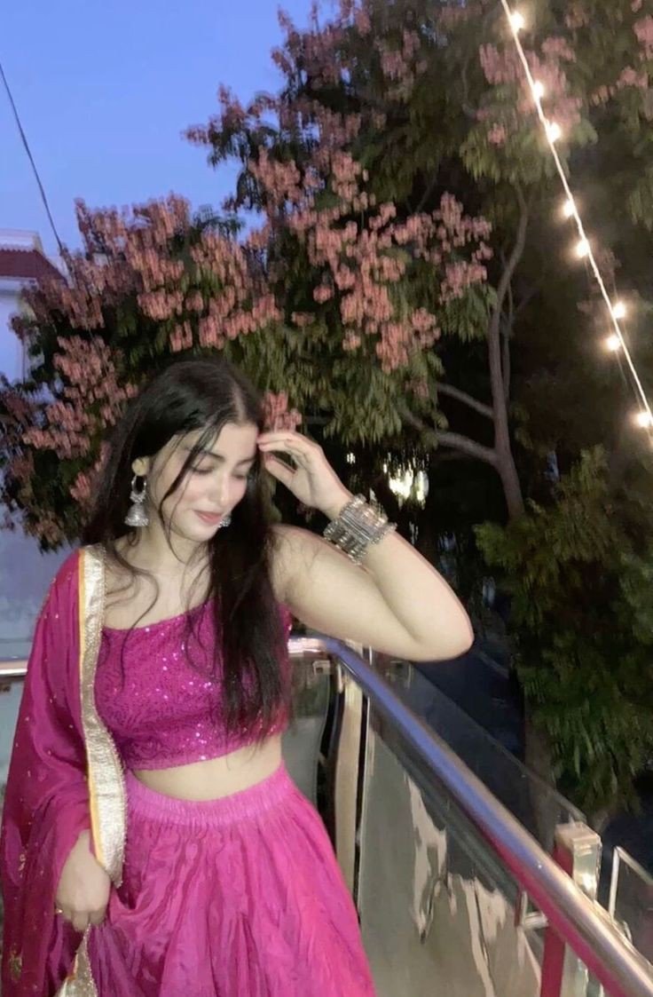 saree-girl-dp-anime