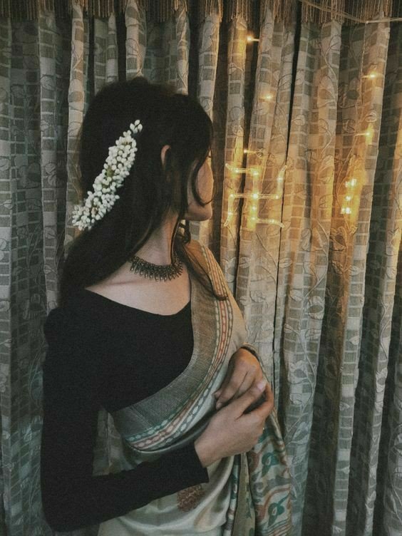 saree-girl-dpz